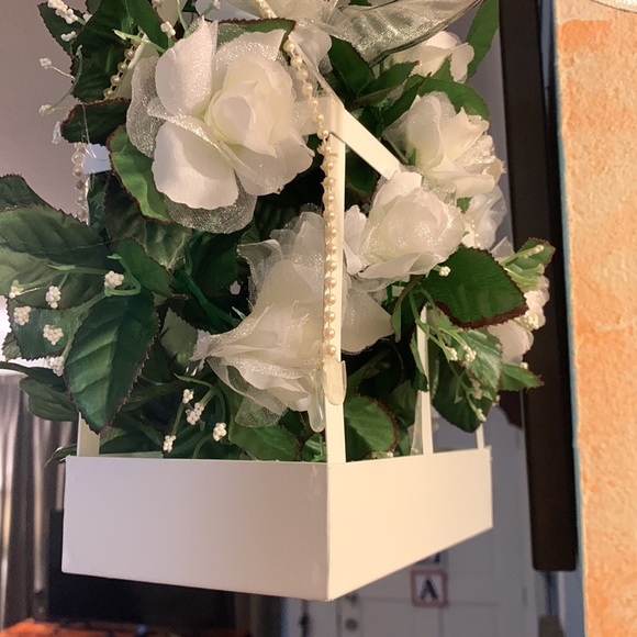 Accents | Nwot Elegant White Rose Hanging Arrangement In A Metal Frame ...